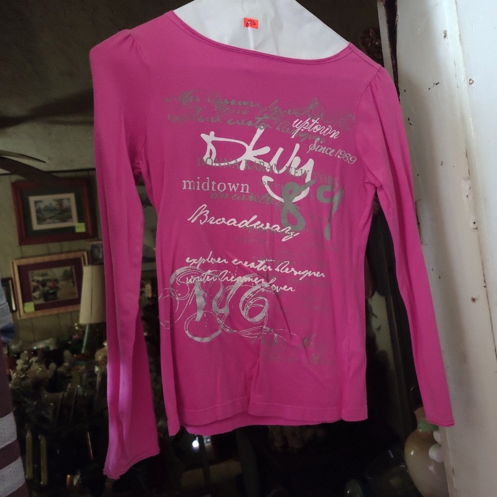 DKNY GIRL'S LONG SLEEVES PULLOVER TOP. SIZE LARGE.